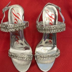 Janice 4.5” Silver Heels. Size 6.5